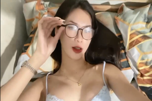sex gacha gay Nữ học sinh chơi bời lêu lổng phải đi làm gái kiếm tiền trả nợ